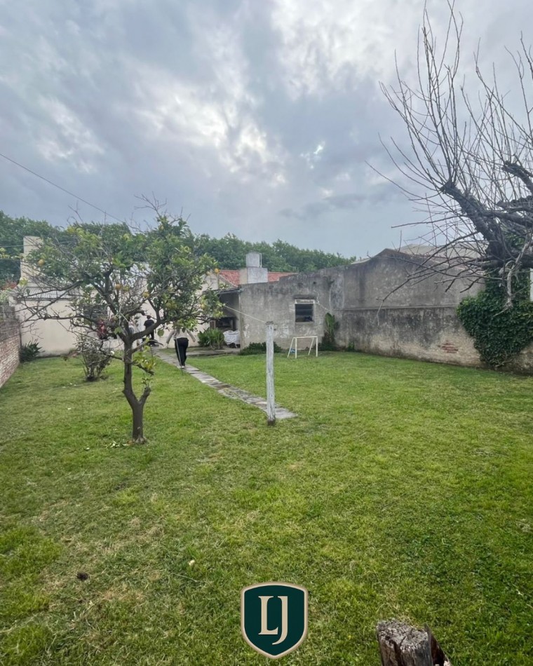 Importante Chalet sobre Av. Favaloro, Balcarce