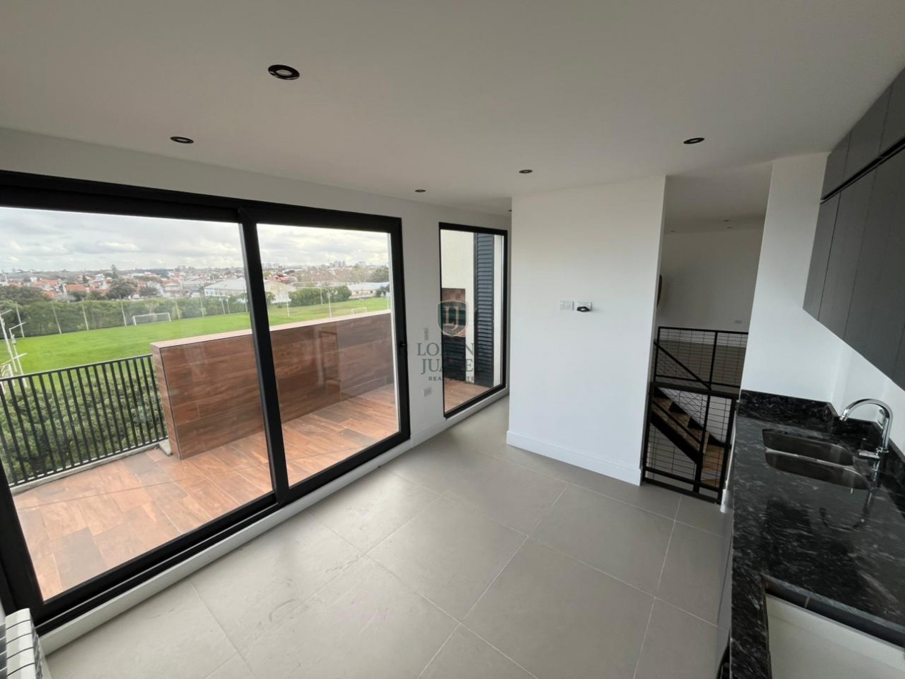 Vendemos excelente duplex en Constitucion